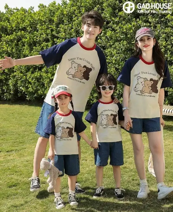 Áo đồng phục gia đình phối màu phá cách